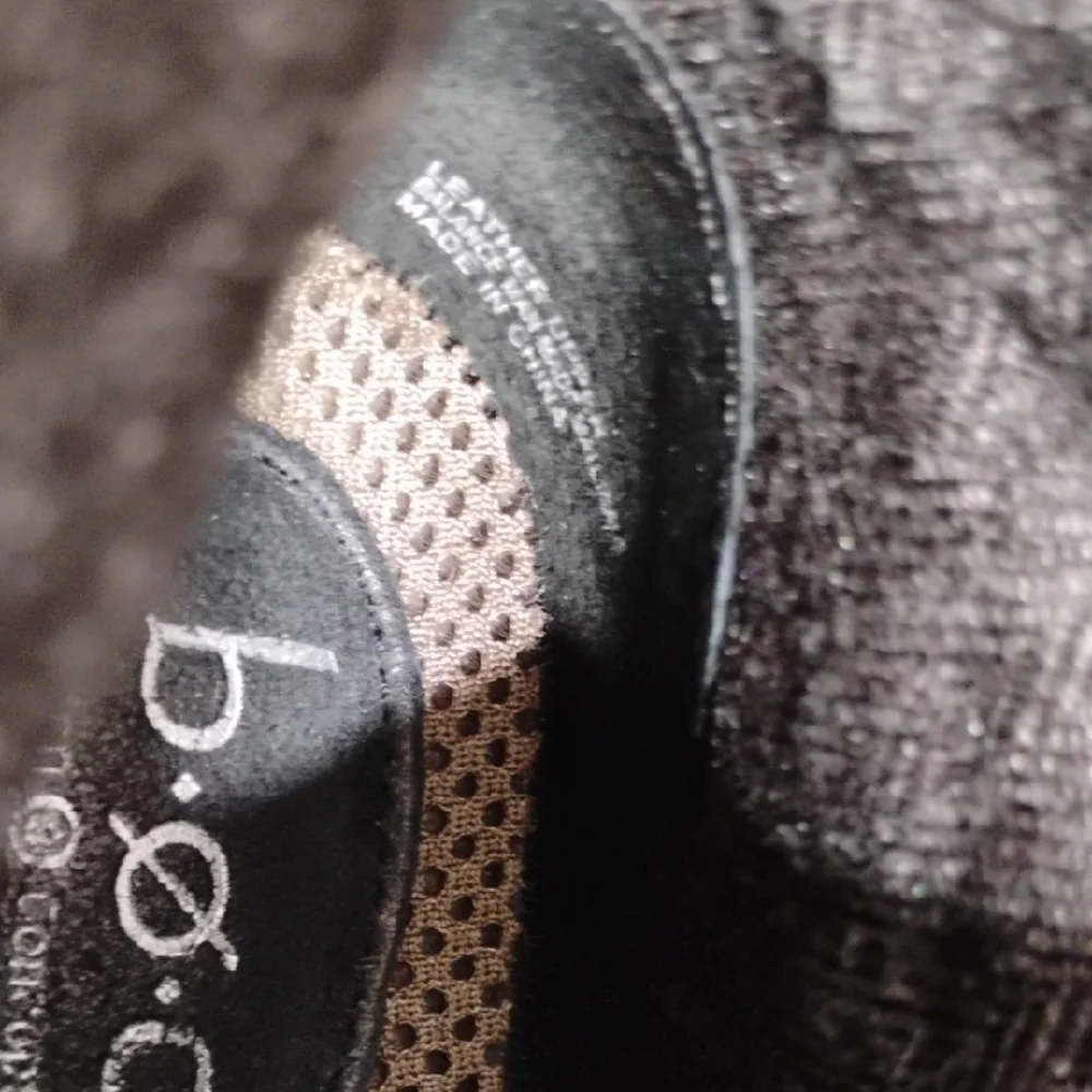 (#95) SALE! B.O.C. Born Black Suede Ankle Booties Sz.7 Hardly Worn